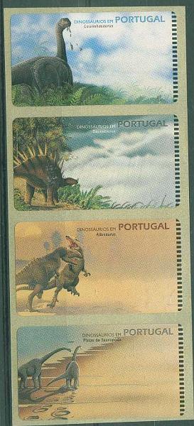 22Lis_2423.jpg -     Lote:    2423      Lotes pelo Correio              Descrição:         1999 &mdash; Dinossáurios em Portugal. CE ETQ19. Tira com 4 etiquetas com motivos diferentes, sem impressão da taxa.        ETQ       Valor Base:     &euro; 4,00     Valor Venda:     &euro; 4,00     