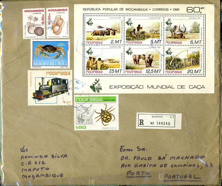 22Lis_2925.jpg -     Lote:    2925      Lotes pelo Correio              Descrição:      Moçambique * Palops &mdash;   Lote composto por 1 carta de grandes dimensões, circulada do Maputo para o Porto, com bloco + 4 selos, 2 fragmentos de grandes dimensões de encomendas postais, um com 10 selos e outro com 16 selos + 16 sobrescritos de 1.º dia de 1.º dia de circulação + postal máximo. Lote a ver.        Lote       Valor Base:     &euro; 25,00     Valor Venda:     Retirado     