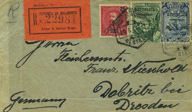 23Lis_0246.jpg -     Lote:    246            Lourenço Marques       Descrição:         1911/13 &mdash; D. Carlos I com sobrecarga REPUBLICA + Centenário do Descobrimento do Caminho Marítimo para a Índia com sobrecarga e sobretaxa, sobre selos de África e Macau. Sobrescrito circulado registado de Lourenço Marques (20.05.14) para a Alemanha (10.06.14) com selos de 25 reis carmim CE83 + 2 &frac12; s/ 4 avos verde CE104 + 5c s/ 50 reis azul CE97, perfazendo o porte de 10c (1.º porte + registo). MB e MR.        Carta       Valor Base:     &euro; 75,00     Valor Venda:     &euro; 75,00     