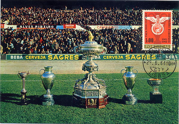23Lis_0522.jpg -     Lote:    522            Portugal       Descrição:         1963 &mdash; Dupla vitória do Sport Lisboa e Benfica na Taça dos Clubes Campeões Europeus. Postal ilustrado com selo de 1$00 CE904, obliterados com carimbo de Lisboa (29.06.64).        PM       Valor Base:     &euro; 6,00     Valor Venda:     &euro; 10,00     