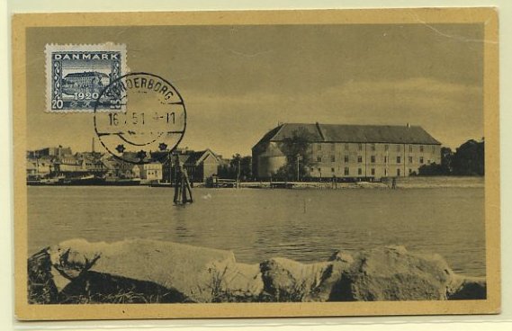 23Lis_0581.jpg -     Lote:    581            Estrangeiro       Descrição:      Dinamarca   &mdash; Castelo de Sonderborg. Postal ilustrado concordante com selo de 20 azul Yvert124, obliterados com marca de dia de Sonderborg (16.02.51).        PM       Valor Base:     &euro; 5,00     Valor Venda:     &euro; 5,00     