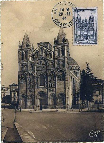 23Lis_0585.jpg -     Lote:    585            Estrangeiro       Descrição:      França.   Fachada da Catedral de Angoulême. Postal ilustrado concordante com selo de 50c + 1,50f Yvert663, obliterados com carimbo de Angoulême/Charente (20.11.44).        PM       Valor Base:     &euro; 10,00     Valor Venda:     &euro; 12,00     