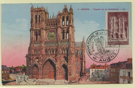 23Lis_0586.jpg -     Lote:    586            Estrangeiro       Descrição:      França.   Fachada da Catedral de Amiens. Postal ilustrado concordante com selo de 1,20f + 2,80f Yvert665, obliterados com carimbo comemorativo do aniversário da catedral de Amiens (31.08.1945).        PM       Valor Base:     &euro; 25,00     Valor Venda:     Retirado     