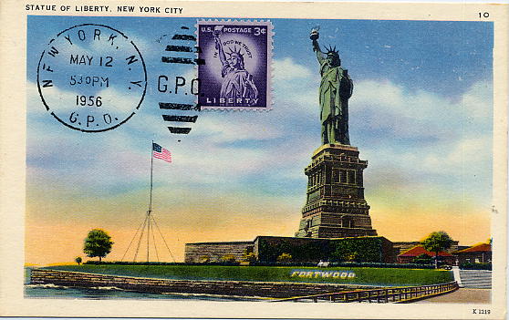 23Lis_0621.jpg -     Lote:    621            Estrangeiro       Descrição:      E. U. A.   &mdash; Estátua da Liberdade. Postal ilustrado com selo de 2c violeta, obliterados com carimbo de Nova York (12.05.1956).        PM       Valor Base:     &euro; 5,00     Valor Venda:     &euro; 10,00     