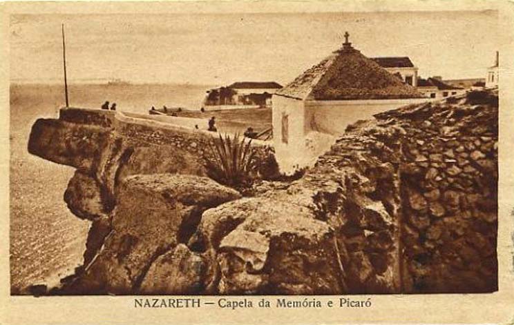 23Lis_0640.jpg -     Lote:    640                   Descrição:         Nazareth &mdash; Capela da Memória e Picaró. Postal ilustrado em cor sépia-vermelho, circulado.        PI       Valor Base:     &euro; 6,00     Valor Venda:     &euro; 6,00     