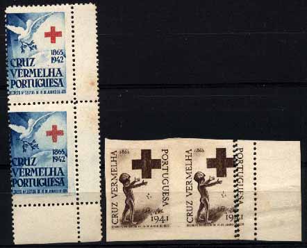 23Lis_0749.jpg -     Lote:    749                   Descrição:         Vinhetas. Cruz Vermelha Portuguesa. Serviço de Prisioneiros de Guerra. Desenhos Diversos. 1941 &mdash; castanho Eládio 118, par horizontal com denteado deslocado + 1942 &mdash; azul e carmim, Eládio 121, par vertical com denteado deslocado.        *       Valor Base:     &euro; 6,00     Valor Venda:     Retirado     