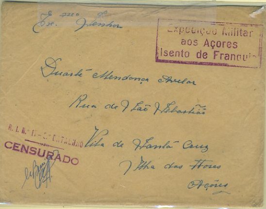 23Lis_0939.jpg -     Lote:    939            Correio Militar       Descrição:         2.ª Guerra Mundial. Sobrescrito circulado isento de franquia da Ilha Terceira para Santa Cruz das Flores (08.11.44). Carimbos batidos a lilás "EXPEDIÇÃO MILITAR / AOS AÇORES/ ISENTO DE FRANQUIA" e " R. I. N.º 17 &mdash; 3.º BATALHÃO / CENSURADO". Assinatura do censor.        Carta       Valor Base:     &euro; 50,00     Valor Venda:     Retirado     