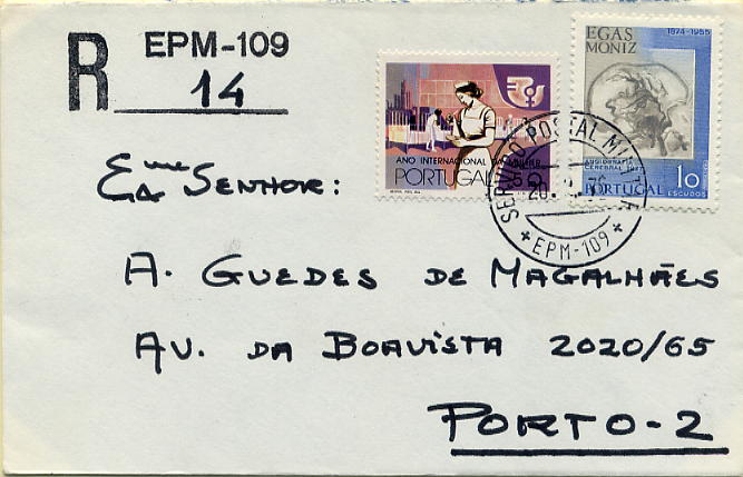 23Lis_0954.jpg -     Lote:    954            Correio Militar       Descrição:         Guerra Colonial * Portugal. Sobrescrito circulado registado da EPM-109 (20.11.76) para o Porto (20.02.76). Marca de dia batida a preto da EPM-109 (Barreiros Pt-19) + marca de registo batida a preto não catalogada por Barreiros.        Carta       Valor Base:     &euro; 30,00     Valor Venda:     &euro; 46,00     