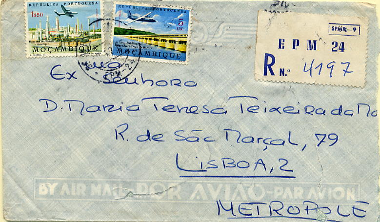 23Lis_0982.jpg -     Lote:    982            Correio Militar       Descrição:         Guerra Colonial * Moçambique. Sobrescrito circulado registado da EPM-24 (18.12.65) para Lisboa (21.12.65). Marca de dia batida a preto da EPM-24 (Barreiros Mo-13) + etiqueta de registo tipo SPMR-9 da EPM 24 (Barreiros Mo-50).        Carta       Valor Base:     &euro; 15,00     Valor Venda:     &euro; 180,00     