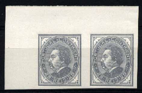 23Lis_1008.jpg -     Lote:    1008            Portugal       Descrição:         1880 &mdash; D. Luís I, de perfil. Tipo III. Desenhos e gravuras a madeira de João Pedroso Gomes da Silva. OM137, 25 reis cinzento azul. Par horizontal de provas não denteadas, canto superior esquerdo de folha, em papel porcelana (tipo de papel não catalogado por OM). MB e MR.        PRV       Valor Base:     &euro; 130,00     Valor Venda:     Retirado     