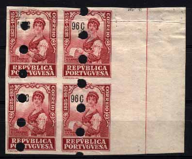 23Lis_1020.jpg -     Lote:    1020            Portugal       Descrição:         1925 &mdash; Centenário do Nascimento de Camilo Castelo Branco. Quadra, bordo de folha, de provas não denteadas de 96c, carmim. Furos de segurança. MB        PRV       Valor Base:     &euro; 15,00     Valor Venda:     &euro; 26,00     
