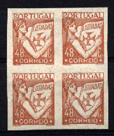 23Lis_1026.jpg -     Lote:    1026            Portugal       Descrição:         1926/31 &mdash; Tipo Lusíadas. Desenho de Pedro Guedes, não denteados. Tipo aprovado. Gravura de Arnaldo Lourenço Fragoso. OM1752. Quadra de provas de 48 c. tijolo, não gomadas, em papel liso médio.        PRV       Valor Base:     &euro; 20,00     Valor Venda:     &euro; 20,00     