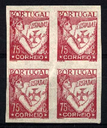 23Lis_1027.jpg -     Lote:    1027            Portugal       Descrição:         1926/31 &mdash; Tipo Lusíadas. Desenho de Pedro Guedes, não denteados. Tipo aprovado. Gravura de Arnaldo Lourenço Fragoso. OM1761. Quadra de provas de 75 c. carmim, não gomadas, em papel liso médio.        PRV       Valor Base:     &euro; 20,00     Valor Venda:     &euro; 20,00     