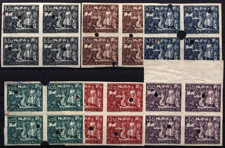 23Lis_1045.jpg -     Lote:    1045            Portugal       Descrição:         1947 &mdash; 8.º Centenário da Tomada de Lisboa aos Mouros. CE685/690. Série completa de provas de cor (cores finais) em quadras não denteadas, com furos de segurança e anotações de correcções a efectuar-se nos clichés. MB e MR.        PRV       Valor Base:     &euro; 200,00     Valor Venda:     Retirado     