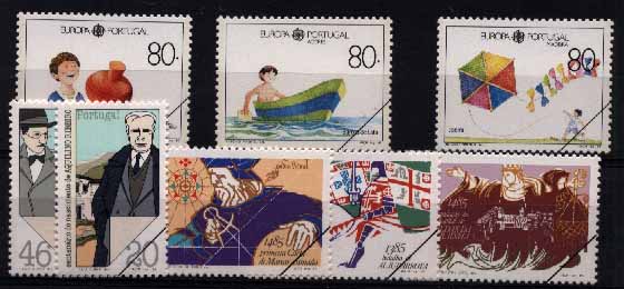 23Lis_1059.jpg -     Lote:    1059            Portugal       Descrição:         1885/1989 &mdash; Datas da História de Portugal + Vultos das Arte, Letras e Pensamento Portugueses + Europa 1989. Conjunto de três séries com traço oblíquo no canto inferior direito, normalmente utilizado em selos de oferta aos órgãos de comunicação social. CE1724/35, CE1704/06, CE1883, CE1885 e CE1887.        PRV       Valor Base:     &euro; 4,00     Valor Venda:     Retirado     
