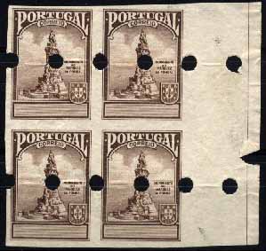 23Lis_1115.jpg -     Lote:    1115            Moçambique       Descrição:         1925 &mdash; Imposto Postal. Monumento ao Marquês de Pombal. Quadra bordo de folha, de provas em castanho (cor aprovada para Moçambique), não denteada com furos de segurança, com gravuras do Monumento, sem impressão da taxa e legenda. MB e R.        PRV       Valor Base:     &euro; 20,00     Valor Venda:     Retirado     