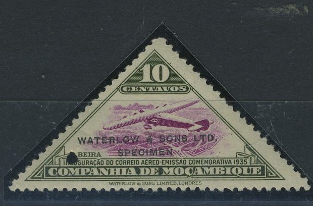 23Lis_1123.jpg -     Lote:    1123            Companhia de Moçambique       Descrição:         1935 &mdash; Correio Aéreo. Selos triangulares. CE CA2, 10C. Prova de cor verde e lilás com sobrecarga "Waterlow & Sons / Specimen" e furo de segurança.        PRV       Valor Base:     &euro; 15,00     Valor Venda:     &euro; 15,00     