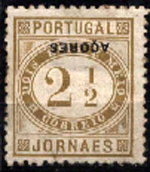 23Lis_1159.jpg -     Lote:    1159            Açores       Descrição:         1882 &mdash; Jornaes. Selos do Continente com sobrecarga Açores, tipo pequena. CE46, 2 &frac12; reis, bistre esverdeado, denteado 11 &frac12;, papel porcelana, com a sobrecarga invertida. Selo com falhas na goma.        **       Valor Base:     &euro; 5,00     Valor Venda:     Retirado     
