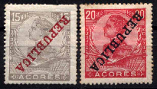 23Lis_1162.jpg -     Lote:    1162            Açores       Descrição:         1911 &mdash; D. Manuel II com sobrecarga REPUBLICA. CE124/125. Lote de dois selos de 15 e 20 reis com a sobrecarga invertida.        **       Valor Base:     &euro; 10,00     Valor Venda:     Retirado     