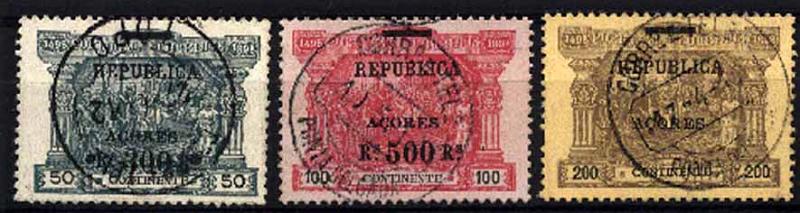 23Lis_1164.jpg -     Lote:    1164            Açores       Descrição:         1911/12 &mdash; 4.º Centenário do Descobrimento do Caminho Marítimo para a Índia, com sobrecarga REPUBLICA, sobre selos do Porteado do Continente. CE146/148. Lote de 3 selos falsos do Continente, com sobrecargas falsas. MR.        O       Valor Base:     &euro; 40,00     Valor Venda:     Retirado     