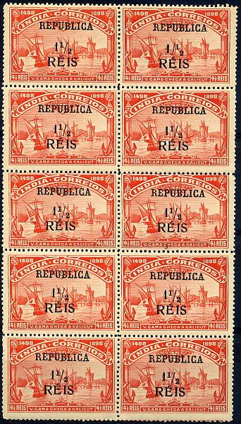 23Lis_1195.jpg -     Lote:    1195            Índia       Descrição:         1914 &mdash; 4.º Centenário do Descobrimento do Caminho Marítimo para a Índia, com REPUBLICA e sobretaxa. CE305. 1 &frac12; s/ 4 &frac12; reis vermelho. Bloco vertical de 10 selos. Um dos selos com a variedade 1/ 12 em vez de 1 &frac12;.        ***       Valor Base:     &euro; 6,00     Valor Venda:     &euro; 18,00     