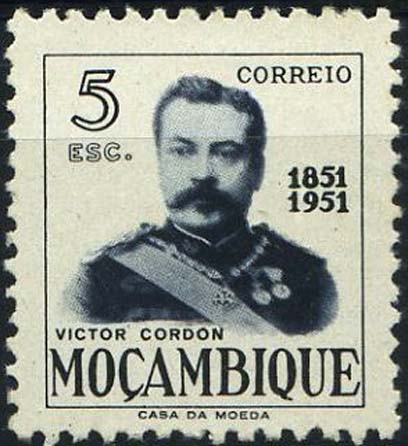 23Lis_1208.jpg -     Lote:    1208            Moçambique       Descrição:         1951 &mdash; Centenário do Nascimento de Victor Cordon. CE381, 5$00 com traço a fechar a haste vertical do algarismo "5". Variedade não catalogada.        *       Valor Base:     &euro; 8,00     Valor Venda:     Retirado     