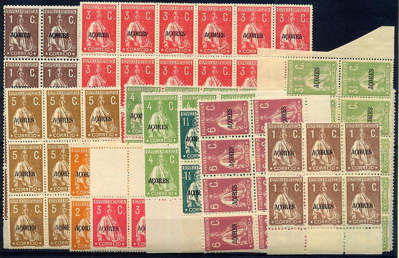 23Lis_1470.jpg -     Lote:    1470            Açores       Descrição:         1918/21 &mdash; Ceres. Selos do Continente com sobrecarga AÇORES. Lote composto por: Bloco de 20 selos de 1c castanho 12x11 &frac12; + quadra CE164, bloco de 6 selos de 1 &frac12; c, verde escuro 12x11 &frac12;, quadra de 2 c laranja 15x14 CE166, bloco de 20 selos de 3c carmim 15x14 + tira de 3 selos CE167, bloco de 10 selos de 3 &frac12; c verde amarelo 15x14 CE168, bloco de 21 selos de 4c verde 12x11 &frac12; e bloco de 6 selos de 4c verde amarelo CE169, bloco de 9 selos de 5c bistre 15x14 CE170, bloco de 8 selos de 6c lilás rosa 12x11 &frac12; CE171.        **/***       Valor Base:     &euro; 15,00     Valor Venda:     Retirado     