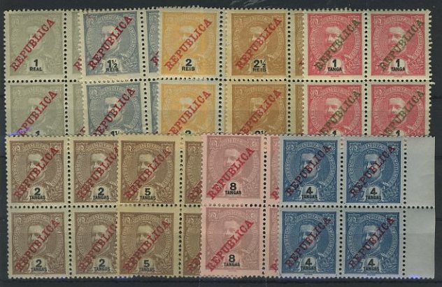 23Lis_1561.jpg -     Lote:    1561            Índia       Descrição:         1911 &mdash; D. Carlos I tipo Mouchon, com sobrecarga REPUBLICA da Casa da Moeda. CE200/203 e CE208/212. Nove quadras. Quadra selo CE203 com distúrbios na goma. Valor de catálogo &euro; 70,40.        ***       Valor Base:     &euro; 18,00     Valor Venda:     &euro; 22,00     