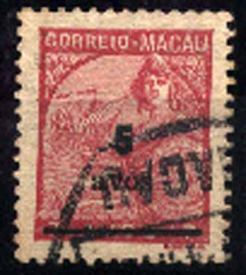 23Lis_1585.jpg -     Lote:    1585            Macau       Descrição:         1941 &mdash; Padrões, com sobretaxa, tipografada localmente a preto. CE307, 5 s/ 7 avos carmim. Usado. Valor de catálogo &euro; 66,60.        O       Valor Base:     &euro; 20,00     Valor Venda:     &euro; 20,00     
