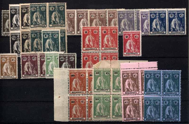 23Lis_1625.jpg -     Lote:    1625            Moçambique       Descrição:         1914 &mdash; Ceres. CE153/60, 162/66 e 168. Apenas faltam os selos de 8 e 50C para completar a série. Cerca de 50% dos selos sem sinal de charneira. Lote composto por 2 blocos de 6 selos, 6 quadras, 5 pares e 6 selos isolados. Diversas variedades de papel e denteados. Valor aproximado de catálogo &euro; 80,00.        ***/**       Valor Base:     &euro; 5,00     Valor Venda:     &euro; 10,00     