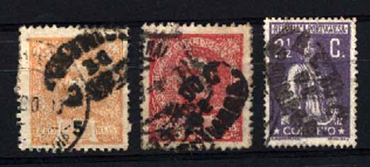 23Lis_1749.jpg -     Lote:    1749            Portugal       Descrição:         Carimbos nominativos. Lote de 3 selos das emissões de D. Carlos Mouchon de 5 e 25 reis + selo Ceres de 2 &frac12; c, obliterados com carimbos batidos a preto de A. C. DO C. / DE / COIMBRA".        O       Valor Base:     &euro; 5,00     Valor Venda:     &euro; 5,00     