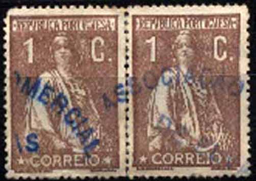 23Lis_1818.jpg -     Lote:    1818            Portugal       Descrição:         Marcas da greve dos correios de 1920 &mdash; Par de selos de 1c castanho tipo Ceres, CE221. Marca batida a azul de posto de correio de recurso instalado na "ASSOCIAÇÃO COMERCIAL / DE ELVAS". B e MR.        O       Valor Base:     &euro; 50,00     Valor Venda:     &euro; 80,00     