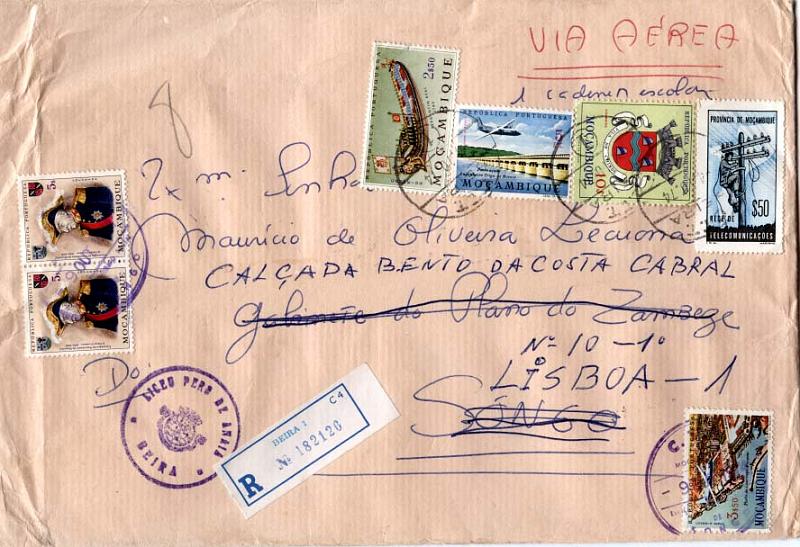 23Lis_1919.jpg -     Lote:    1919            Moçambique       Descrição:         Carimbos circulares de borracha. Sobrescrito A5 circulado registado, da Beira (04.10.74) para o Songo (09.10.74) e reexpedido para Lisboa (14.10.749, com o porte de 17$50 (CE445, 485, CA28 e IP69) + porte de reexpedição de 13$50 (CE517 (2) e CA26. Carimbo circular de borracha do SONGO.        Carta       Valor Base:     &euro; 20,00     Valor Venda:     Retirado     