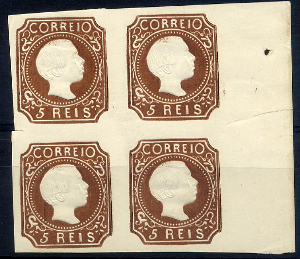 23Lis_2041.jpg -     Lote:    2041            Portugal       Descrição:         Reimpressões de 1885. 1855/56 &mdash; D. Pedro V. Cabelos lisos. CE5, 5 reis castanho. Quadra bordo lateral direito de folha, com goma. Corte com cerca de 1 cm no bordo direito, unido por charneira no verso. Valor de catálogo &euro; 420,00.        R **       Valor Base:     &euro; 40,00     Valor Venda:     Retirado     