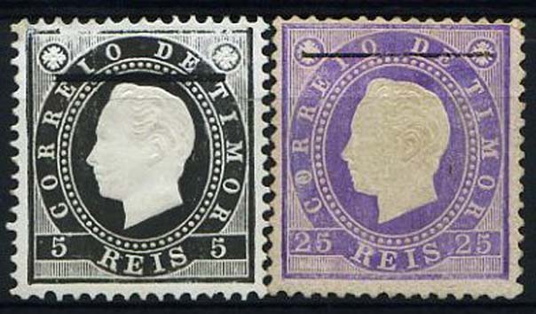 23Lis_2059.jpg -     Lote:    2059            Timor       Descrição:         1888 &mdash; D. Luís I. CE11 e 14. Lote de dois selos: 5 reis preto, denteado 12 &frac12;, com traço grosso de 16 mm e selo de 25 reis violeta, denteado 12 &frac12;, com traço fino de 18 mm. Selos originais distribuídos com as reimpressões de 1905.        *       Valor Base:     &euro; 20,00     Valor Venda:     Retirado     