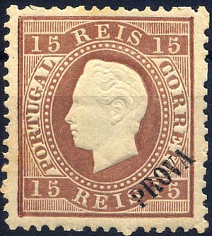 24lis0446.jpg -     Lote:    446            Colecção Portugal       Descrição:         1870/1876 &mdash; D. Luís I, fita direita. CE38, 15 reis castanho, papel liso, denteado 12 &frac12;. Selo original com sobrecarga oblíqua "PROVA" tipo grande. Ligeira mancha de óxido no verso. MB e MR.        ***       Valor Base:     &euro; 100,00     Valor Venda:     Retirado     