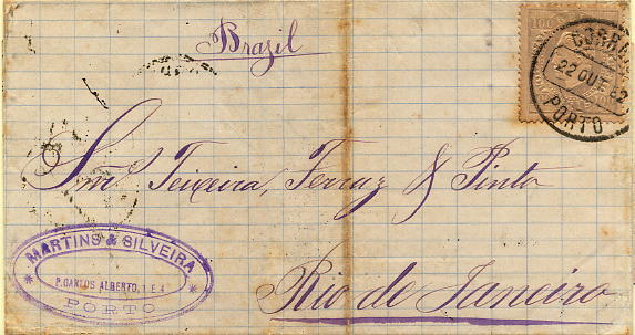 24lis0476.jpg -     Lote:    476            Colecção Portugal       Descrição:         1870/1876 &mdash; D. Luís I, fita direita. Carta circulada do Porto (22.10.82) para o Rio de Janeiro (10.11.82) com trânsito por Lisboa (23.10.82), com selo de 100 reis lilás, papel liso, denteado 13 &frac12;, CE43.        Carta       Valor Base:     &euro; 30,00     Valor Venda:     Retirado     