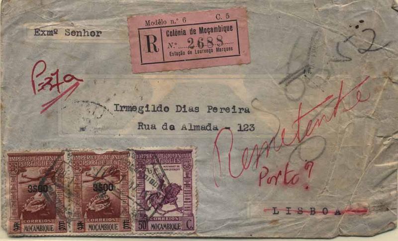 24Lis1035.jpg -     Lote:    1035                   Descrição:         1947 &mdash; 1.º Voo de retorno da Linha Aérea Imperial. 1938/1946 &mdash; Correio Aéreo. Império Colonial Português com sobretaxa. Sobrescrito circulado registado de Lourenço Marques (10.01.47) para Lisboa (14.01.47), reendereçada para o Porto e devolvida a Lourenço Marques (25.03.47). Não foi aplicado o carimbo comemorativo.        Aéreo       Valor Base:     &euro; 10,00     Valor Venda:     &euro; 16,00     