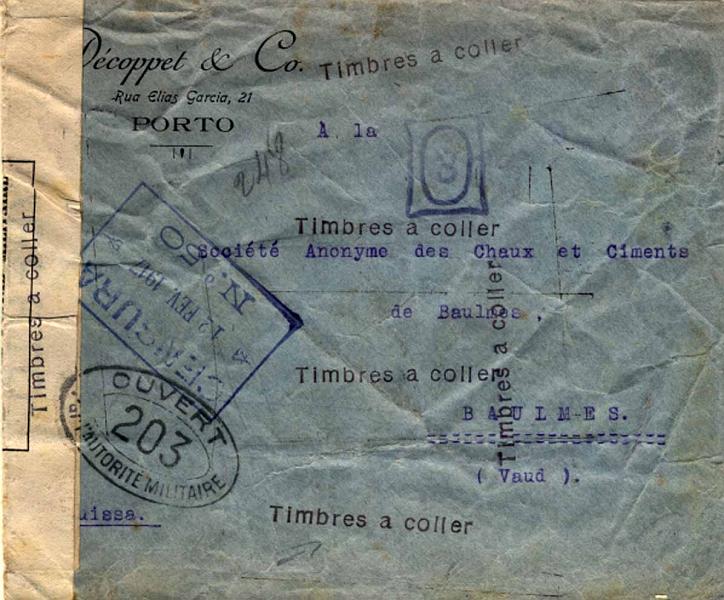 24Lis1075.jpg -     Lote:    1075                   Descrição:         1.ª Guerra Mundial. Censuras. Sobrescrito circulado do Porto (12.02.17) para Baulmes. Selos descolados, tendo sido obliterado à chegada com carimbo batido a preto "Timbres a coller". Cinta da censura portuguesa amarrada á carta com carimbo rectangular azul "CENSURA / 12 FEV. 1917 / N.º 50". Posteriormente aberto também pela censura francesa.        Carta       Valor Base:     &euro; 60,00     Valor Venda:     Retirado     