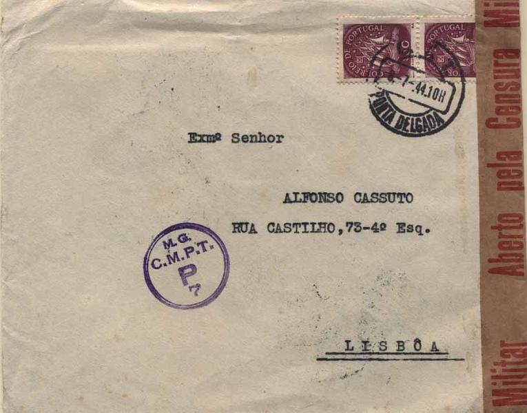 24Lis1101.jpg -     Lote:    1101                   Descrição:         2.ª Guerra Mundial. Censuras. Sobrescrito circulado de Ponta Delgada (08.07.44) para Lisboa (14.07.44) com par de selos de $50 Caravela. Cinta de censura em papel kraft com a legenda "Aberto pela Censura Militar / Lisboa", obliterada com carimbo batido a violeta de S. Miguel + carimbo rectangular a violeta "CENSURADO / n.º 9" + carimbo circular batido a violeta "M. G. / C. M. P. T. / P / 7".        Carta       Valor Base:     &euro; 20,00     Valor Venda:     &euro; 20,00     