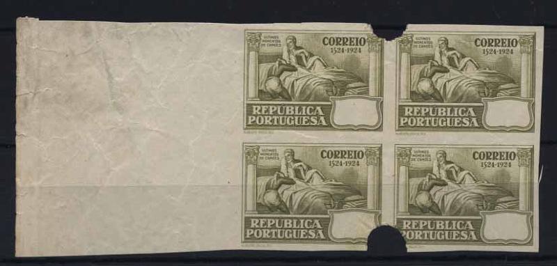 24Lis1114.jpg -     Lote:    1114            Portugal       Descrição:         1924 &mdash; Centenário do Nascimento de Luís de Camões. Quadra de provas não denteadas, bordo de folha, verde oliva, sem impressão da taxa, com furo de segurança. Desenho e cor utilizadas no selo de 2$00.        PRV       Valor Base:     &euro; 12,00     Valor Venda:     &euro; 18,00     