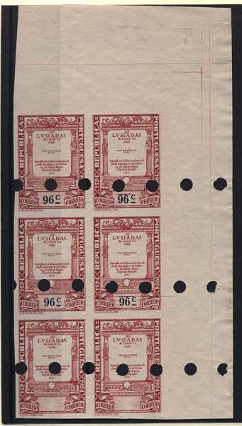 24Lis1117.jpg -     Lote:    1117            Portugal       Descrição:         1924 &mdash; Centenário do Nascimento de Luís de Camões. Bloco de 6 provas não denteadas, canto de folha, carmim, com impressão da taxa de 96C, com furo de segurança.        PRV       Valor Base:     &euro; 15,00     Valor Venda:     &euro; 44,00     