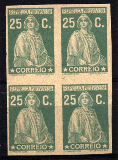 24Lis1134.jpg -     Lote:    1134            Portugal       Descrição:         1926 &mdash; Ceres. Emissão de Londres. Quadra de provas de 32C verde, não denteadas, em papel liso, sem goma. Cor não aprovada. Terceira prova com variedade de cliché.        PRV       Valor Base:     &euro; 15,00     Valor Venda:     Retirado     