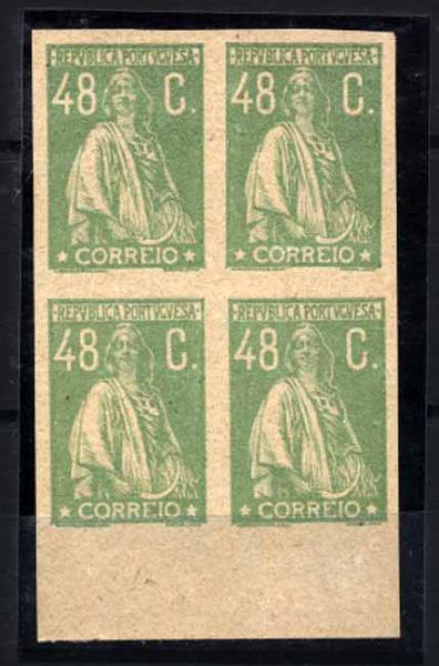 24Lis1140.jpg -     Lote:    1140            Portugal       Descrição:         1924/26 &mdash; Ceres. Novas taxas e cores. Quadra de provas de 48C em verde amarelo, não denteadas, em papel amarelado, pontinhado vertical muito leve, sem goma. Cor não aprovada. MB.        PRV       Valor Base:     &euro; 20,00     Valor Venda:     &euro; 20,00     