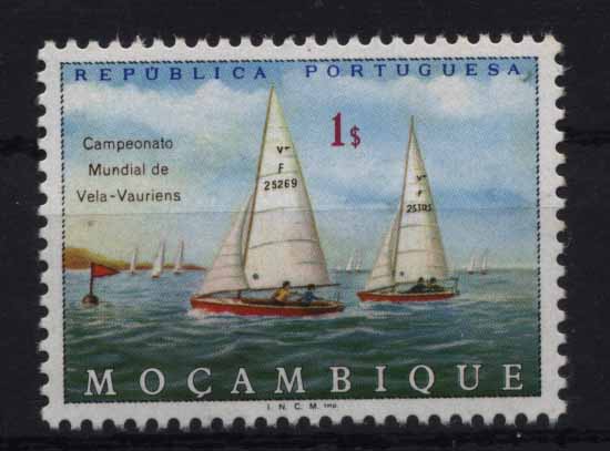 24Lis1244.jpg -     Lote:    1244            Moçambique       Descrição:         1973 &mdash; Campeonato Mundial de Vela &mdash; Vauriens. CE530, 1$00. Selo com legenda CORREIO omitida.        ***       Valor Base:     &euro; 6,00     Valor Venda:     &euro; 12,00     