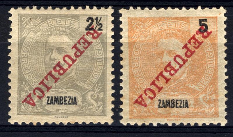 24Lis1265.jpg -     Lote:    1265            Zambézia       Descrição:         1911 &mdash; D. Carlos I Mouchon, com sobrecarga REPUBLICA da Casa da Moeda. Lote de dois selos de 2 &frac12; e 5 reis CE55/56, com a sobrecarga invertida e pontos de óxido no verso.        **       Valor Base:     &euro; 10,00     Valor Venda:     &euro; 10,00     