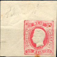 24Lis1297.jpg -     Lote:    1297            Portugal       Descrição:         1866/67 &mdash; D. Luís I. Fita curva não denteado. CE22, 25 reis carmim rosa. Canto superior esquerdo de folha. Sinal de charneira no bordo superior. Dois pontos de óxido no verso. Um deles repassando para a frente no bordo inferior. Valor de catálogo &euro; 393,00.        **       Valor Base:     &euro; 25,00     Valor Venda:     Retirado     