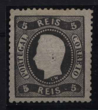 24Lis1301.jpg -     Lote:    1301            Portugal       Descrição:         1867/70 &mdash; D. Luís I, fita curva, denteados. CE27, 5 reis preto, bem centrado. Valor de catálogo &euro; 204,00.        RG**       Valor Base:     &euro; 30,00     Valor Venda:     &euro; 36,00     