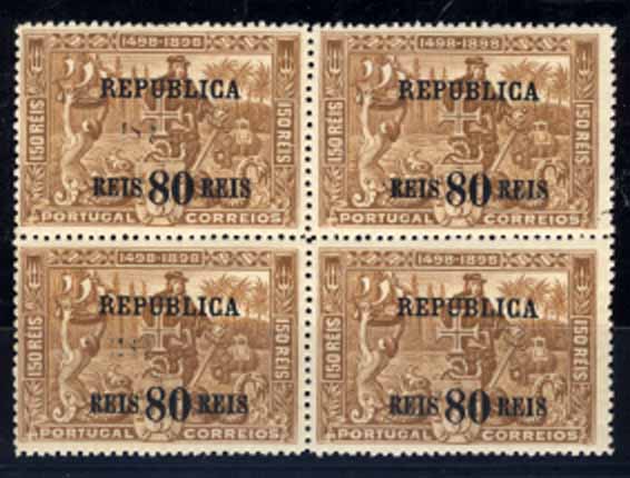 24Lis1371.jpg -     Lote:    1371            Portugal       Descrição:         1911 &mdash; 4.º Centenário do Descobrimento do Caminho Marítimo para a Índia, com sobrecarga REPUBLICA e sobretaxa, sobre selos do Continente. CE189, 80 s/ 150 reis bistre. Quadra. Valor de catálogo &euro; 88,80.        ***       Valor Base:     &euro; 15,00     Valor Venda:     &euro; 16,00     