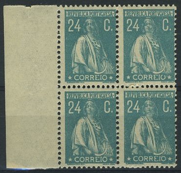 24Lis1381.jpg -     Lote:    1381            Portugal       Descrição:         1920/22 &mdash; Ceres. Novas taxas e cores. CE241, 24C verde azul, papel acetinado, denteado 12x11 &frac12;. Quadra bordo de folha. 2.º selo com variedade cliché VII (último O de "Correio" aberto).        ***       Valor Base:     &euro; 20,00     Valor Venda:     Retirado     